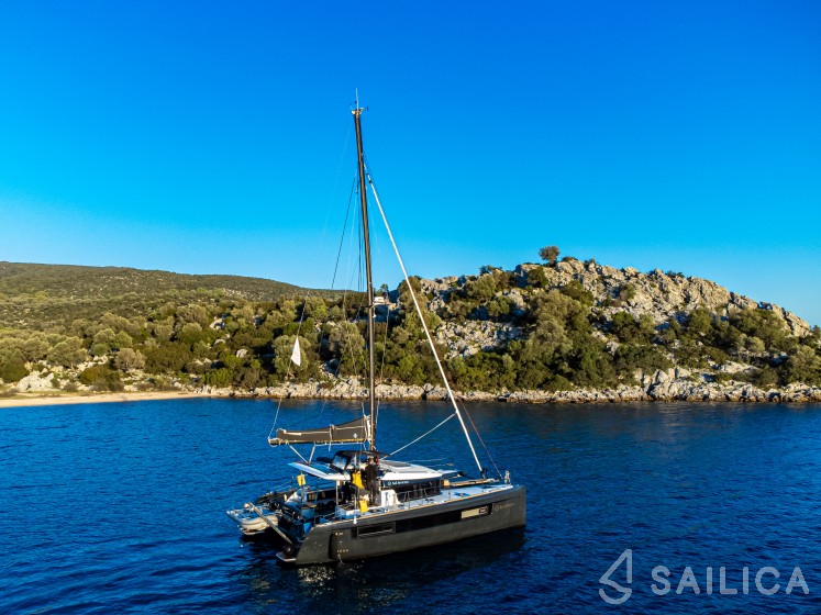 Lagoon 40 - Yacht Charter Sailica