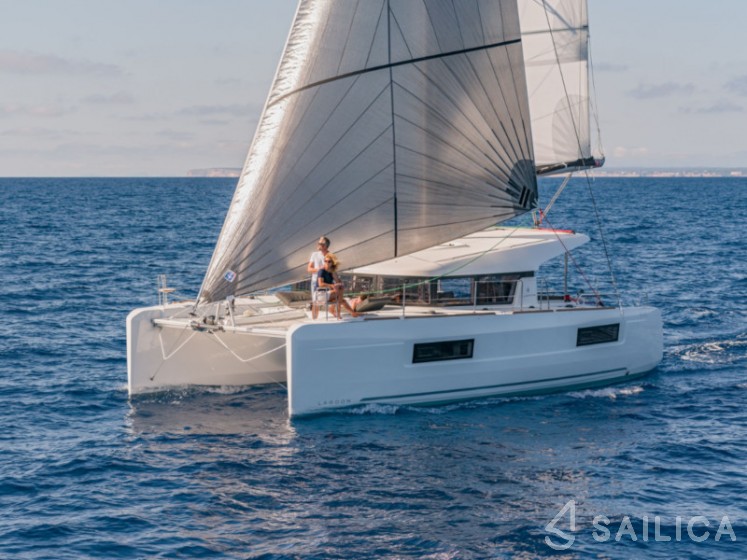 Lagoon 40 - Yacht Charter Sailica