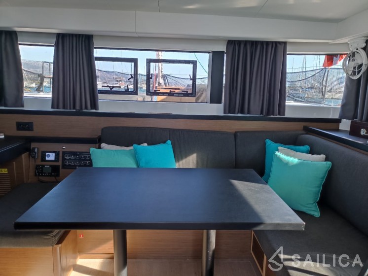 Lagoon 40 - Yacht Charter Sailica