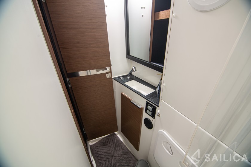 Lagoon 40 - Yacht Charter Sailica