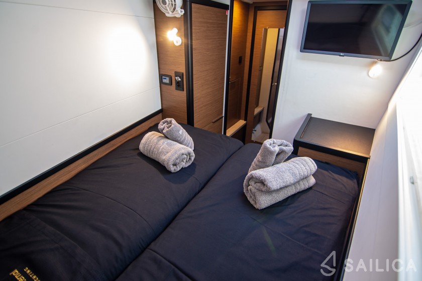 Lagoon 40 - Yacht Charter Sailica