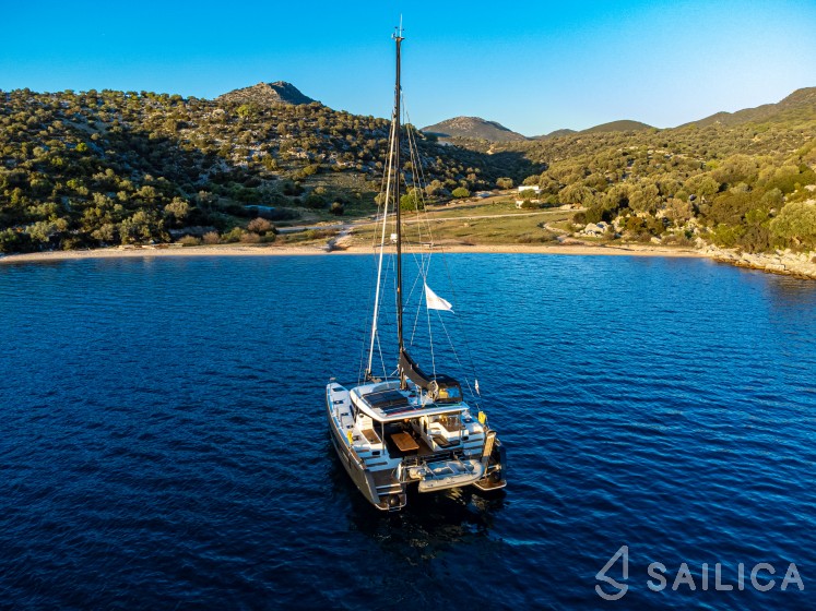 Lagoon 40 - Yacht Charter Sailica