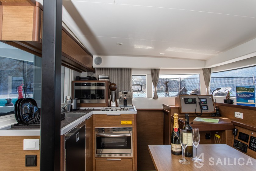 Lagoon 40 - Yacht Charter Sailica