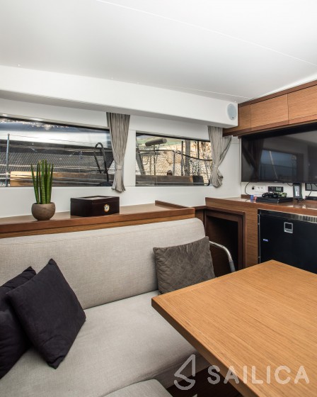 Lagoon 40 - Yacht Charter Sailica