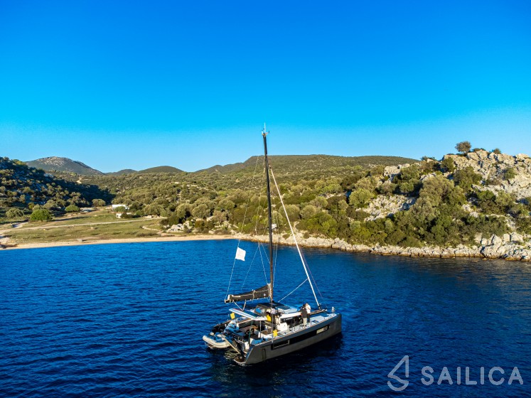 Lagoon 40 - Yacht Charter Sailica