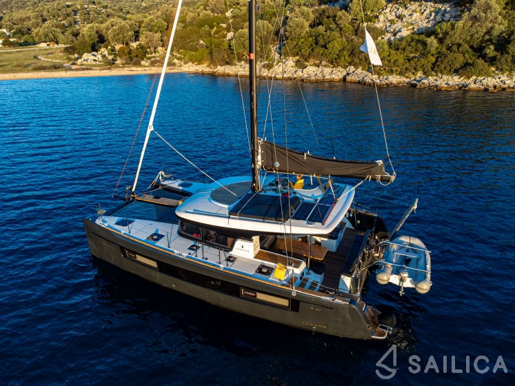 Lagoon 40 - Yacht Charter Sailica