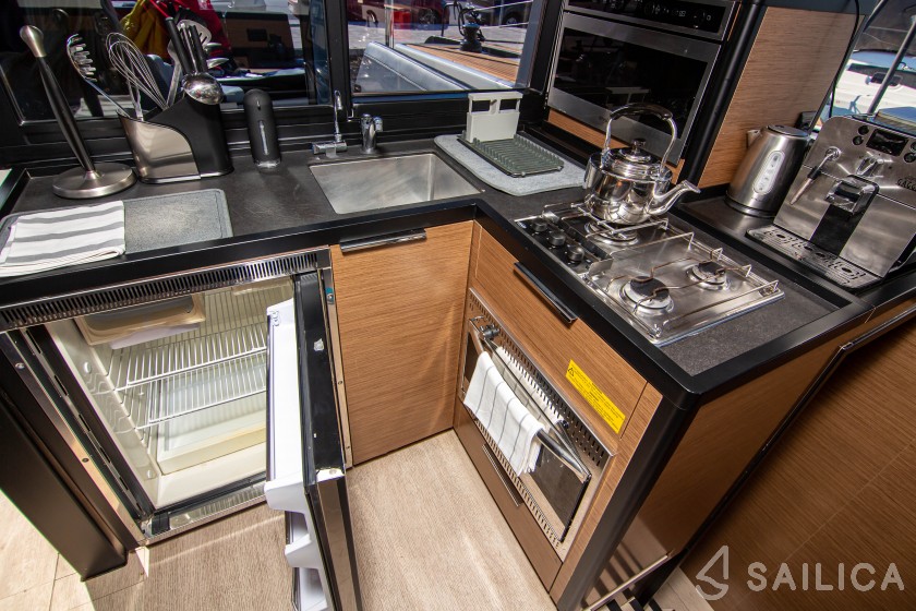 Lagoon 40 - Yacht Charter Sailica