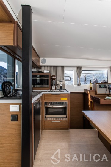 Lagoon 40 - Yacht Charter Sailica