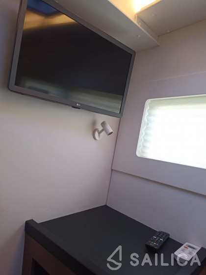 Lagoon 40 - Yacht Charter Sailica