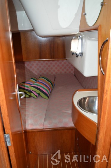 Sun Odyssey 42 - Yacht Charter Sailica