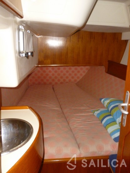 Sun Odyssey 42 - Yacht Charter Sailica