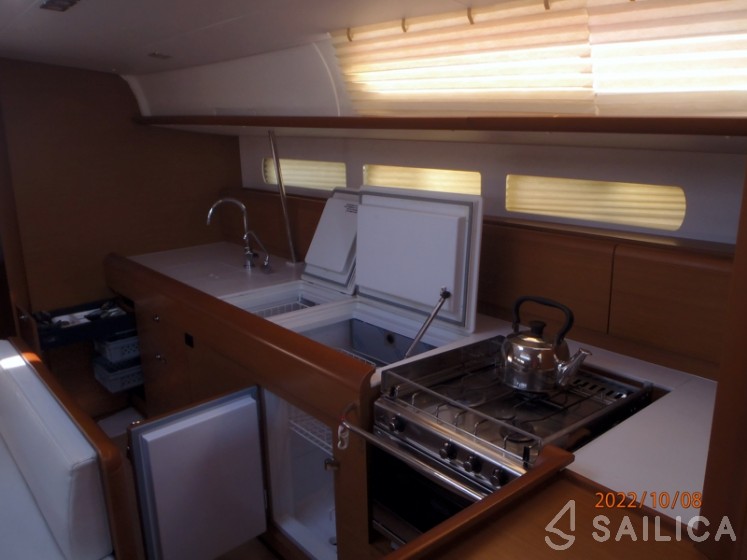 Sun Odyssey 519 - Yacht Charter Sailica