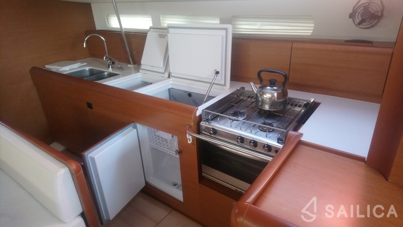Sun Odyssey 519 - Yacht Charter Sailica
