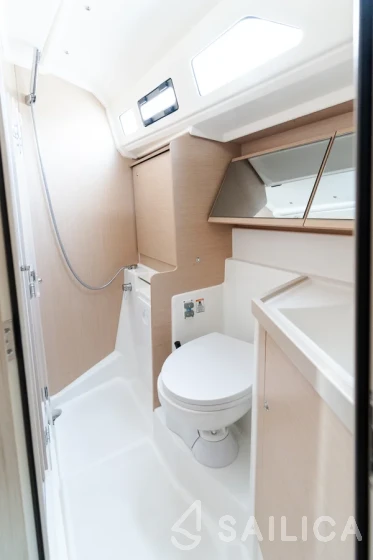 Oceanis 40.1 - Yacht Charter Sailica