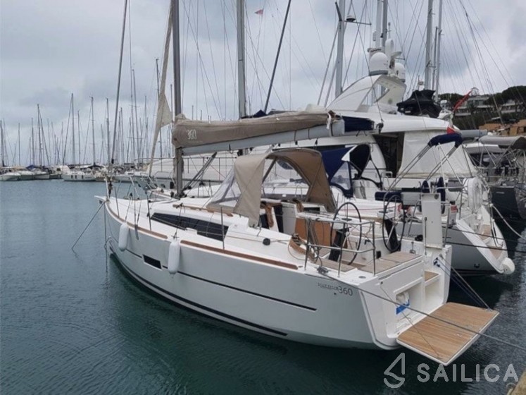 Dufour 360 GL - Yacht Charter Sailica