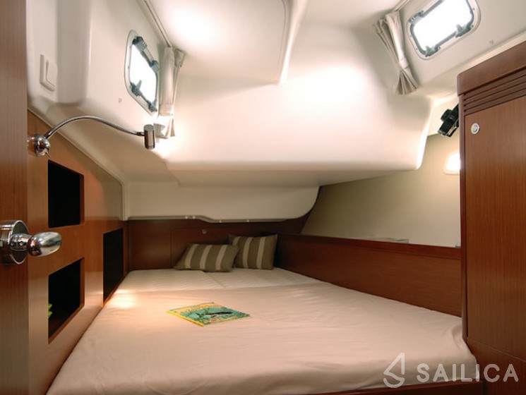 Oceanis 50 Family - Yacht Charter Sailica