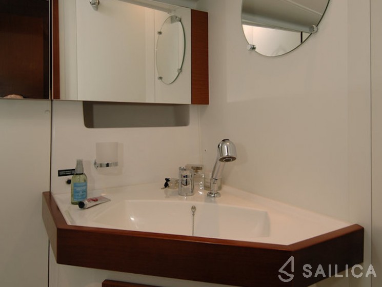 Oceanis 50 Family - Yacht Charter Sailica