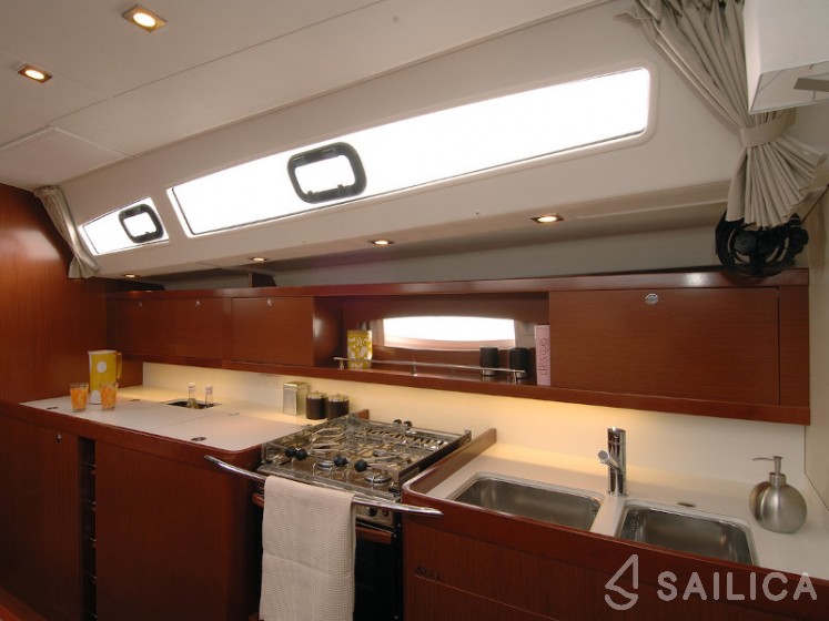 Oceanis 50 Family - Yacht Charter Sailica