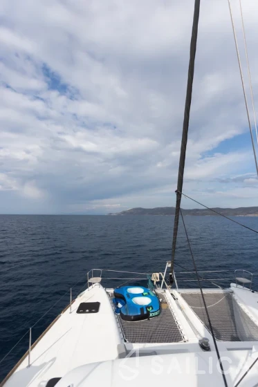 Lagoon 450  Flybridge - Yacht Charter Sailica