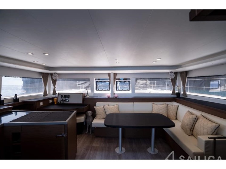 Lagoon 450  Flybridge - Yacht Charter Sailica