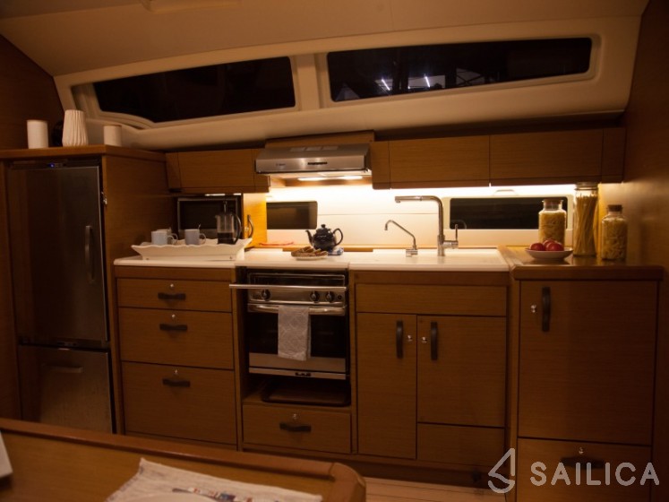 Jeanneau 54 - Yacht Charter Sailica