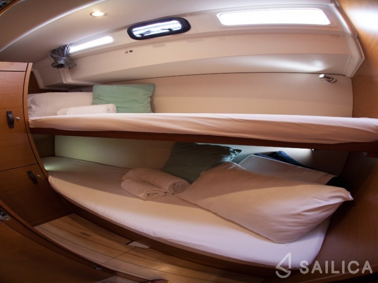 Jeanneau 54 - Yacht Charter Sailica
