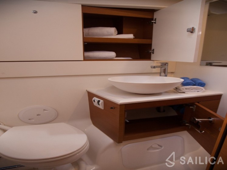Jeanneau 54 - Yacht Charter Sailica