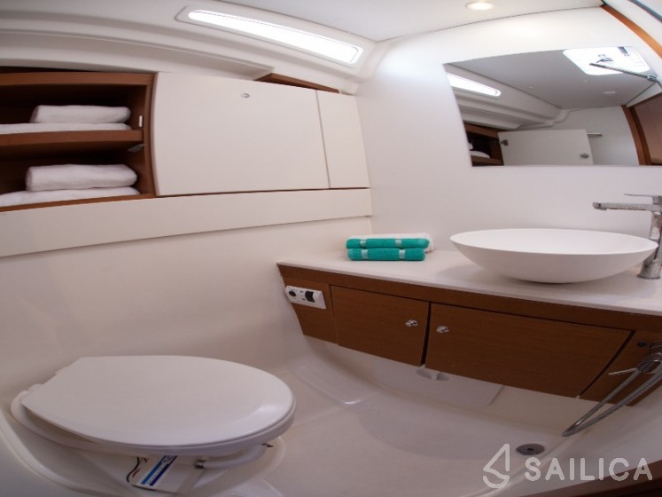 Jeanneau 54 - Yacht Charter Sailica