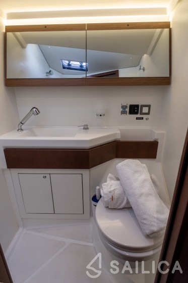 Oceanis 46.1 - Yacht Charter Sailica
