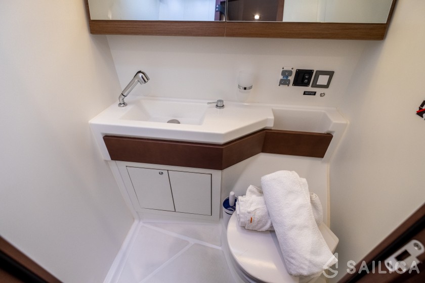 Oceanis 46.1 - Yacht Charter Sailica