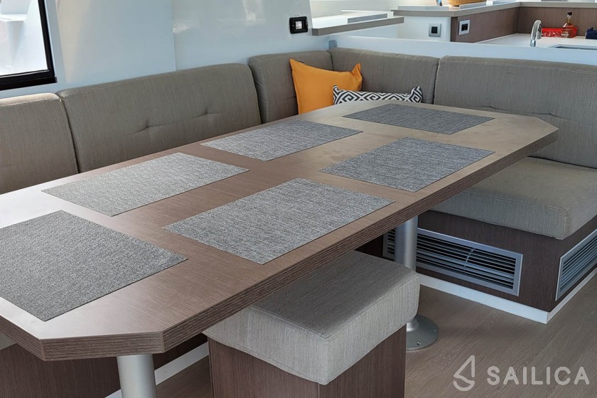 Bali 4.2 - Yacht Charter Sailica