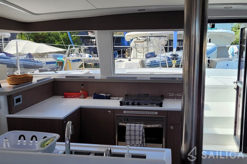Bali 4.2 - Yacht Charter Sailica