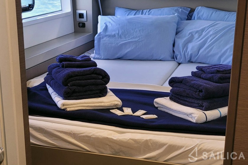 Bali 4.2 - Yacht Charter Sailica