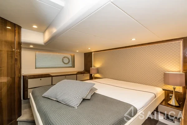 Fairline Squadron 50 - Yacht Charter Sailica