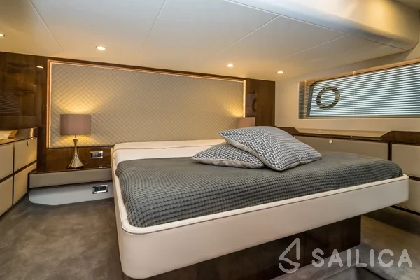 Fairline Squadron 50 - Yacht Charter Sailica