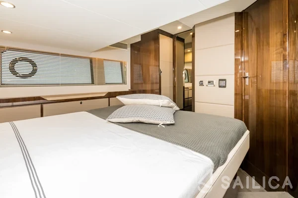 Fairline Squadron 50 - Yacht Charter Sailica