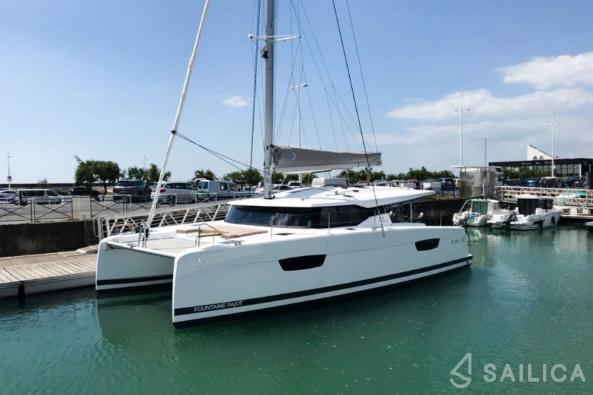 Astréa 42 - Yacht Charter Sailica
