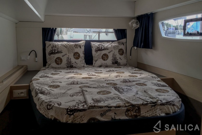 Astréa 42 - Yacht Charter Sailica