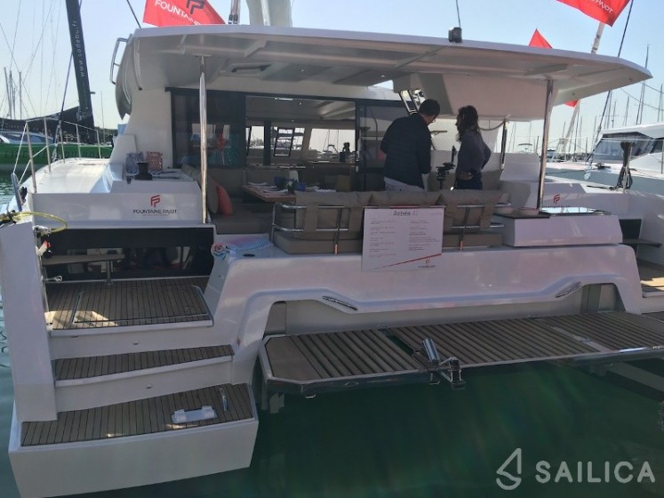 Astréa 42 - Yacht Charter Sailica