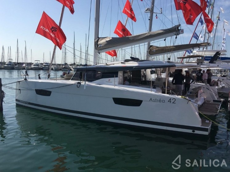 Astréa 42 - Yacht Charter Sailica