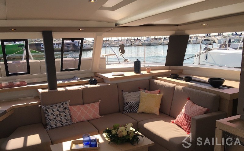 Astréa 42 - Yacht Charter Sailica