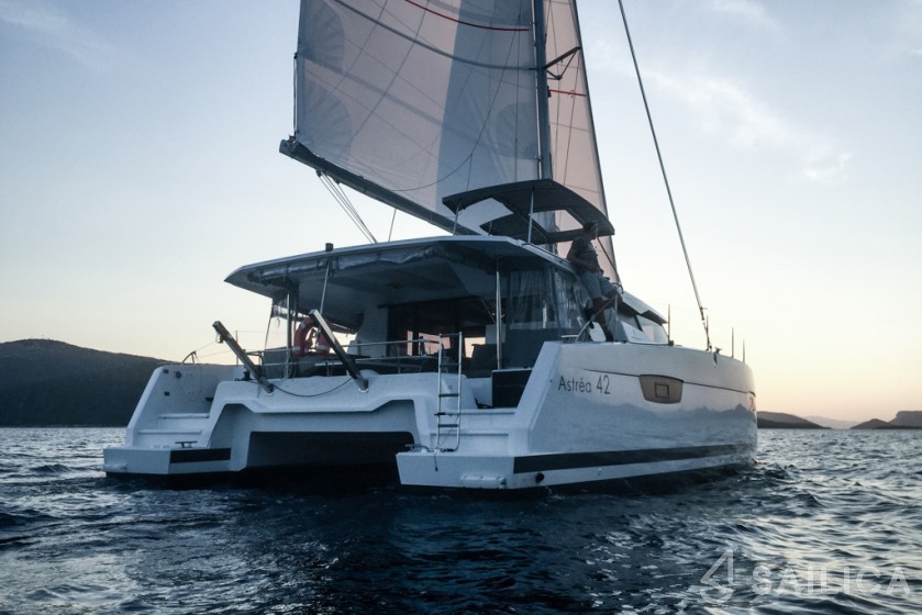 Astréa 42 - Yacht Charter Sailica