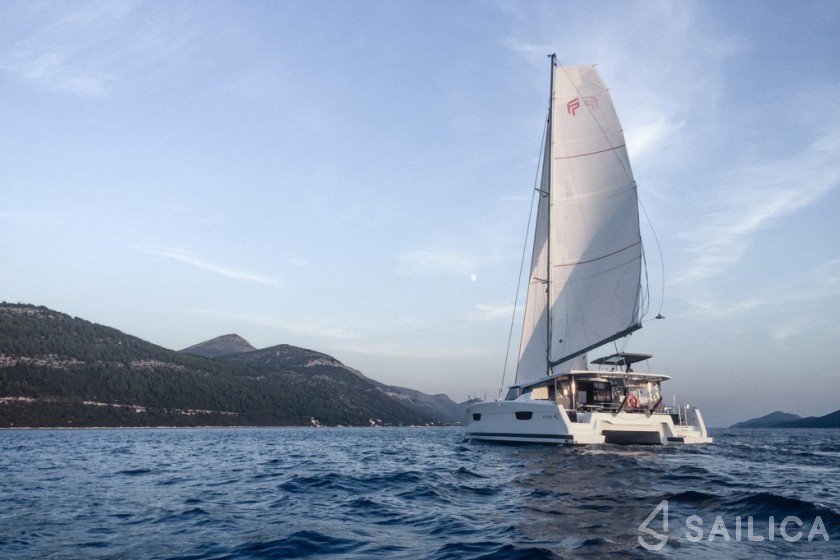 Astréa 42 - Yacht Charter Sailica
