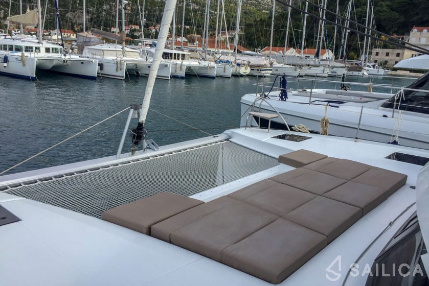 Astréa 42 - Yacht Charter Sailica