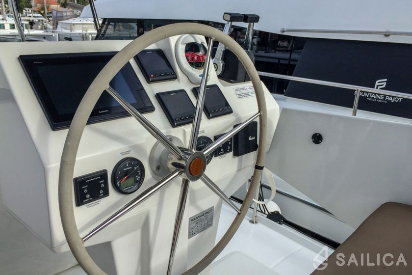 Astréa 42 - Yacht Charter Sailica