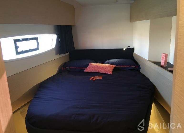 Astréa 42 - Yacht Charter Sailica