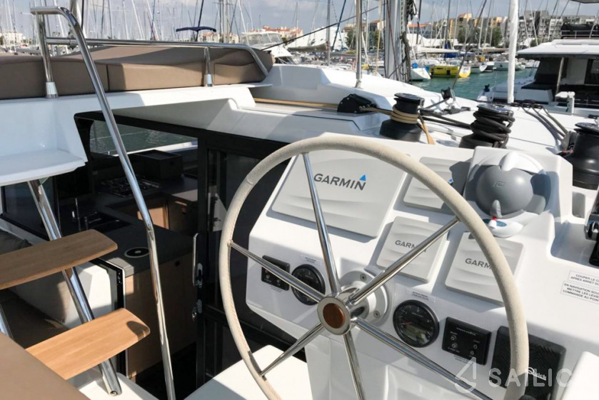 Astréa 42 - Yacht Charter Sailica