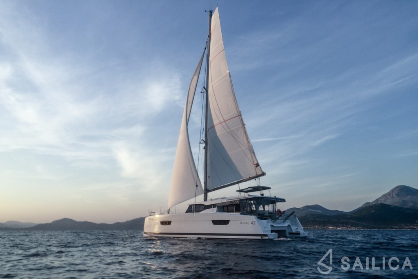 Astréa 42 - Yacht Charter Sailica