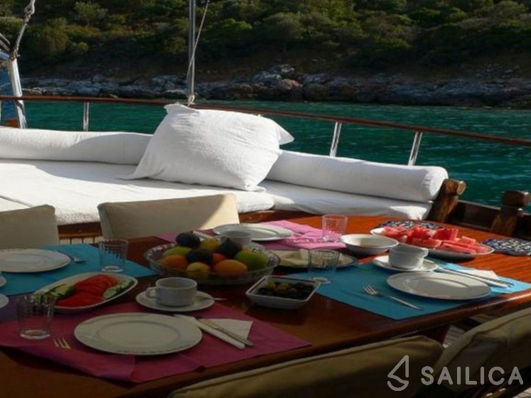 Gulet - Yacht Charter Sailica