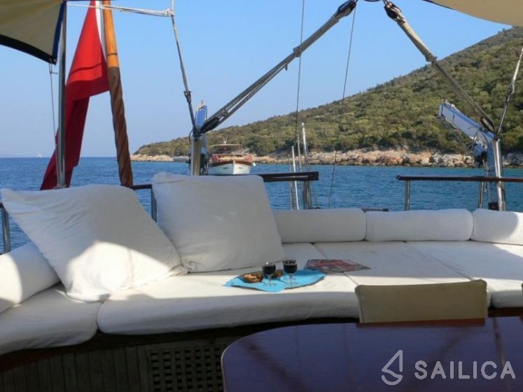 Gulet - Yacht Charter Sailica